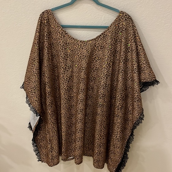 Handmade leopard print top with gold sequins and black lace - Picture 4 of 5